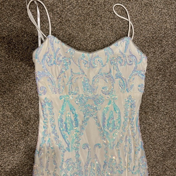 Formal dress - Picture 2 of 7